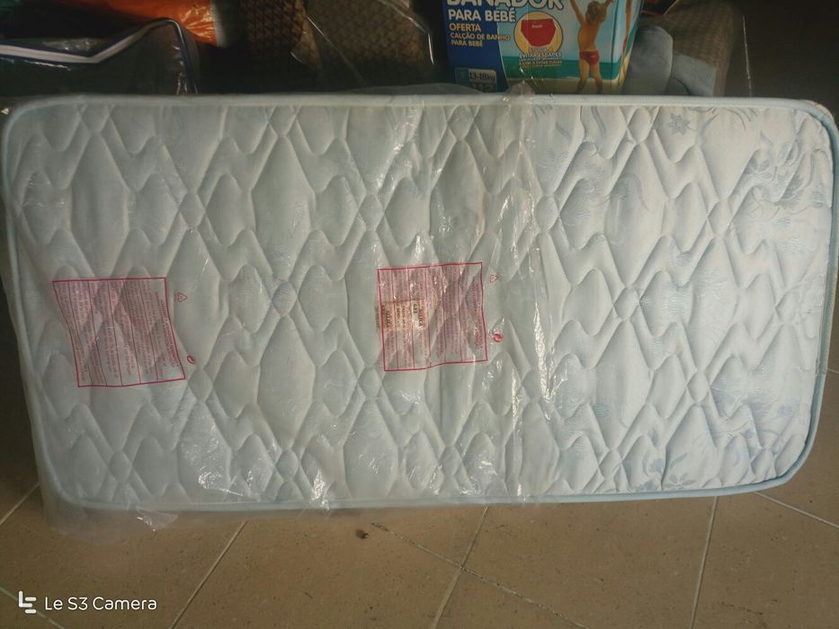 Colchão para cama de criança, em bom estado.