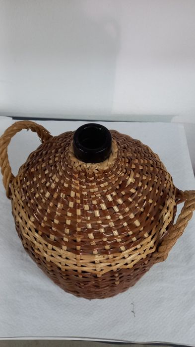 garrafão de vidro antigo revestido a vime