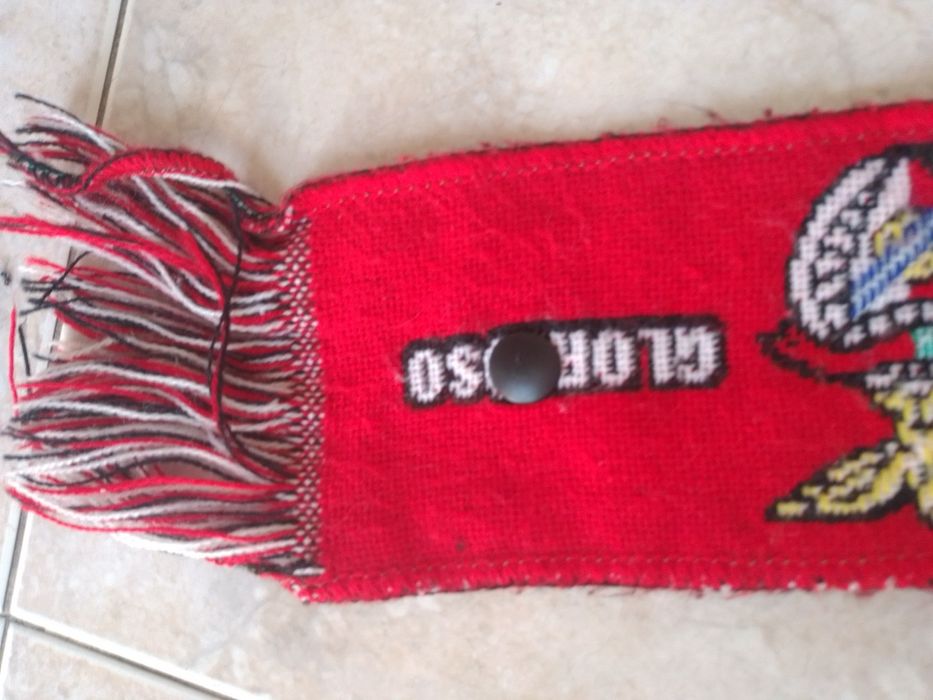 Dois cachecóis oficiais do Benfica