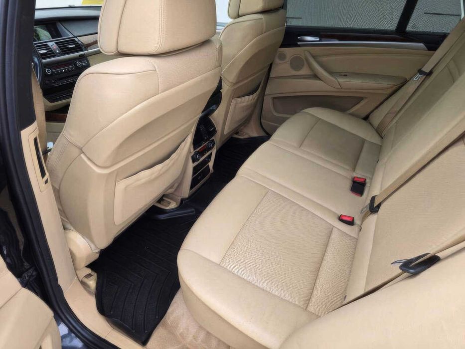 BMW X5 xDrive35i      2012