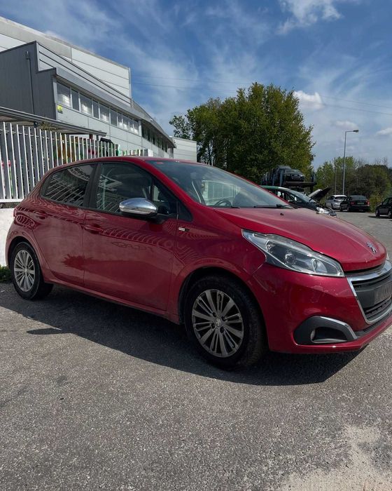 Peugeot 208 de 2015 para peças!