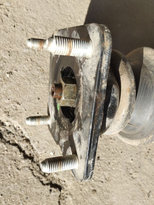 Опоры стоек передние верхние Mazda cx7 пара