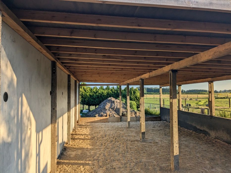 Slupy drewniane betonowe