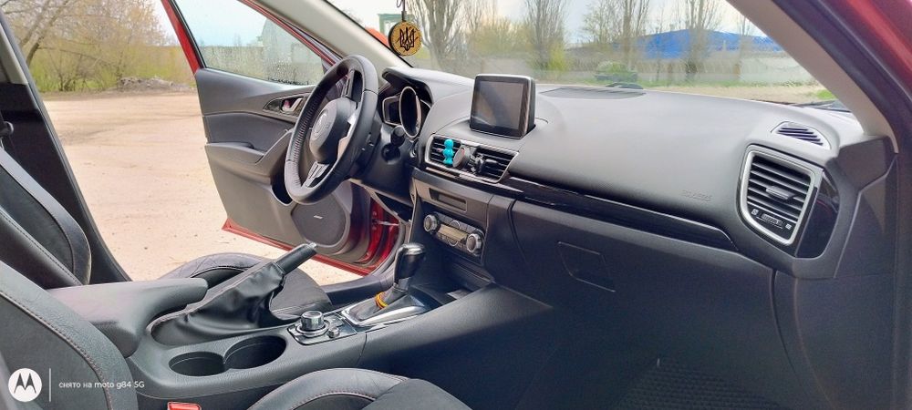 Mazda 3 2014 года 2.0 очень хорошее состояние.