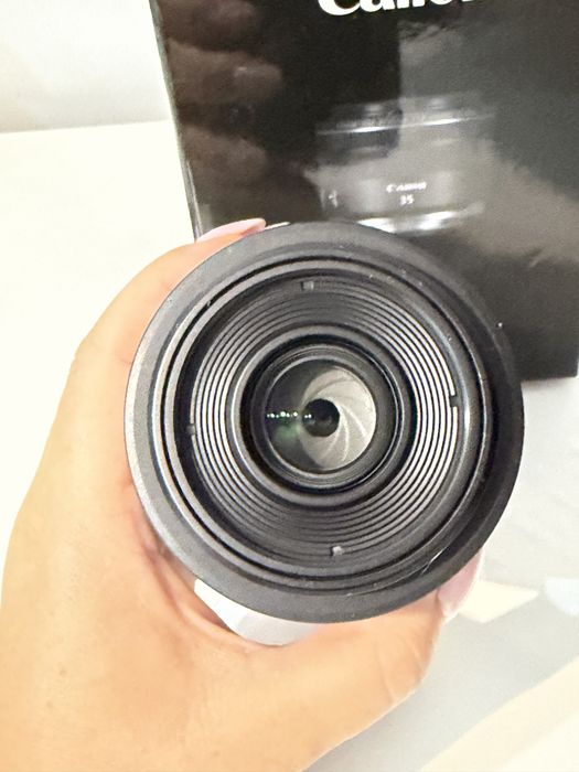 Nowy obiektyw Canon RF 35 mm F 1.8 Macro IS S