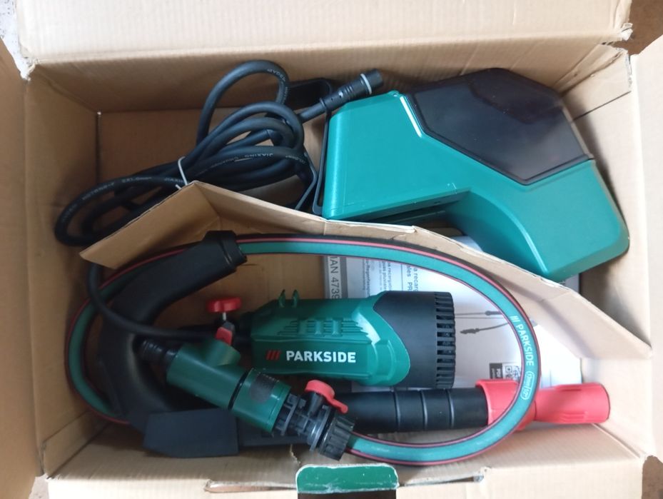 Bomba de água a bateria Parkside 12V