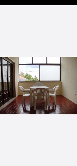 Casa tranquila com jardim perto das praias e com vista para o mar