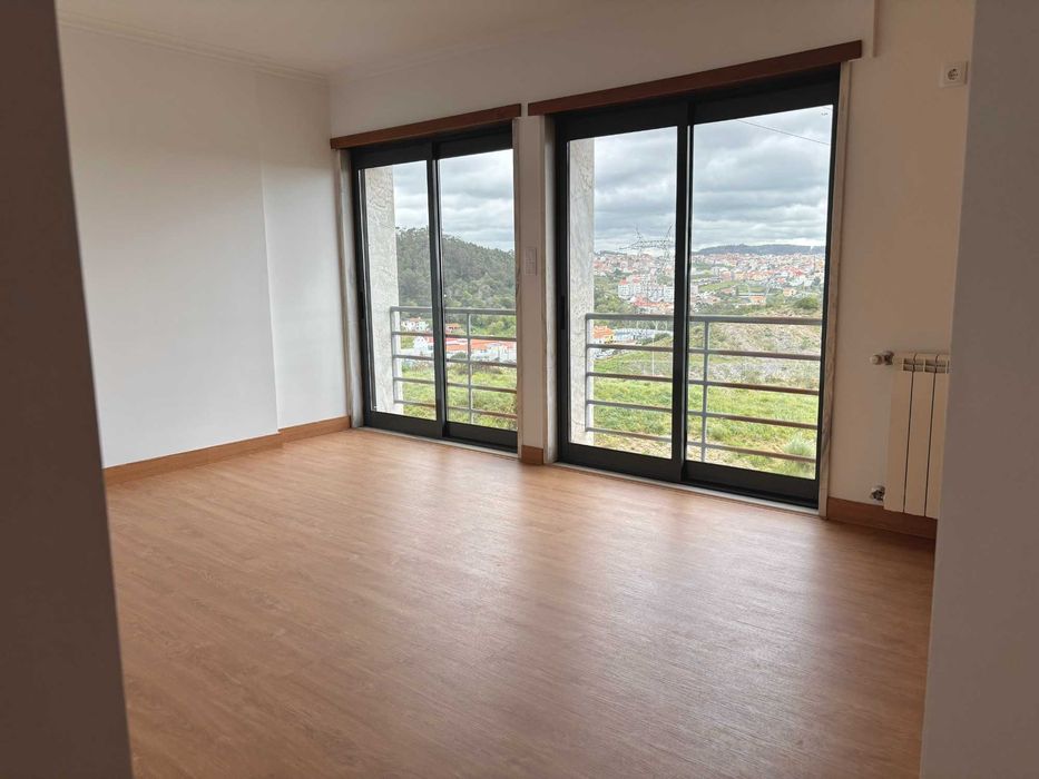 Fantástico T4 - Urb. Alto da Mira - Amadora