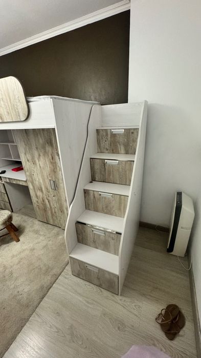 Cama Alta Juvenil Completa com Secretária, Roupeiro e Arrumação