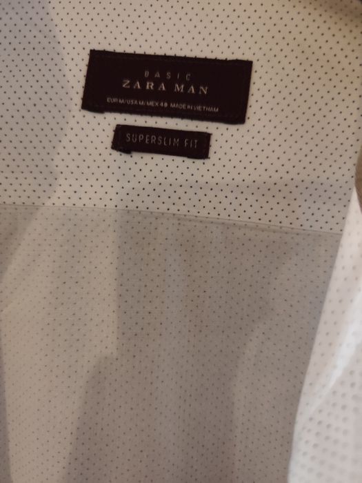 Camisa branca com pormenores em preto Zara tamanho M