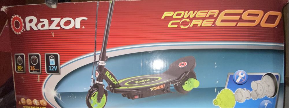 Електросамокат Razor Power Core E90 зеленого кольору