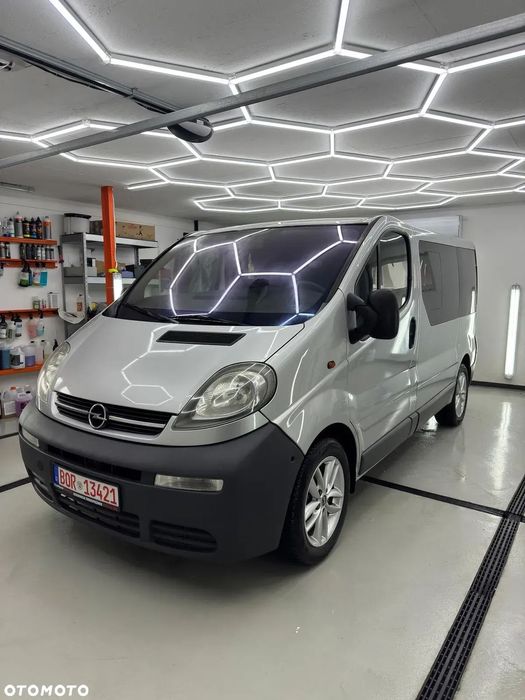Opel Vivaro  2005r. 9-osobowy