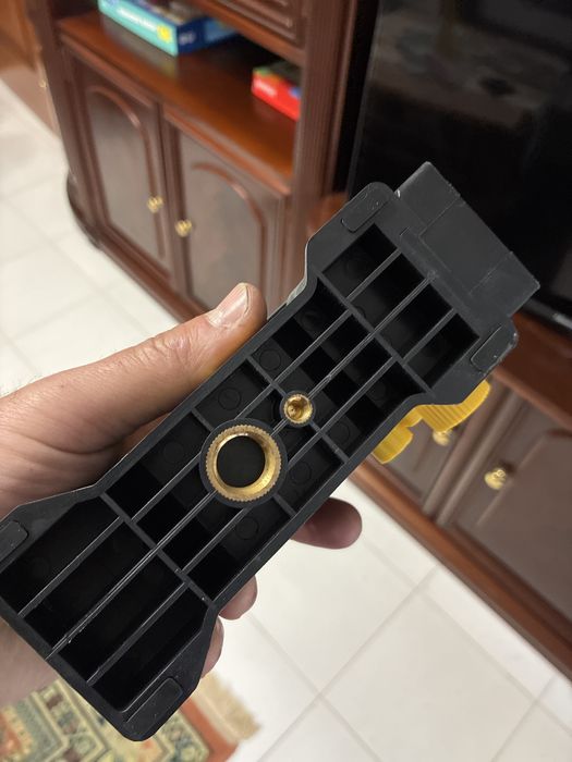 Tripé retractil P/ niveis de laser  + mesa magnetica multiposições