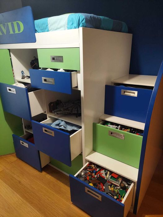 Cama com móvel e gavetas