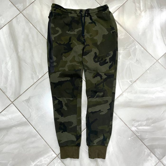 Чоловічі спортивні хакі камуфляжні штани Nike S