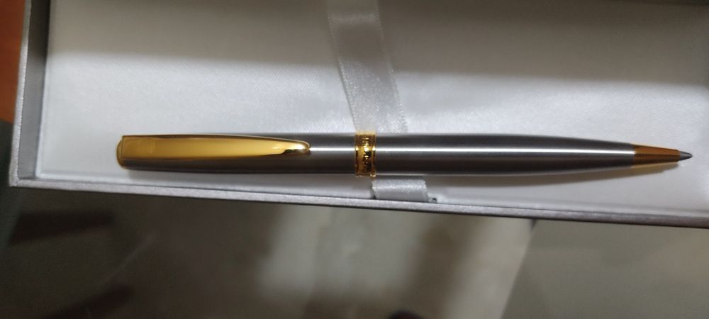 Caneta esferográfica Inoxcrom23,6 Kts eletroplacada em ouro.