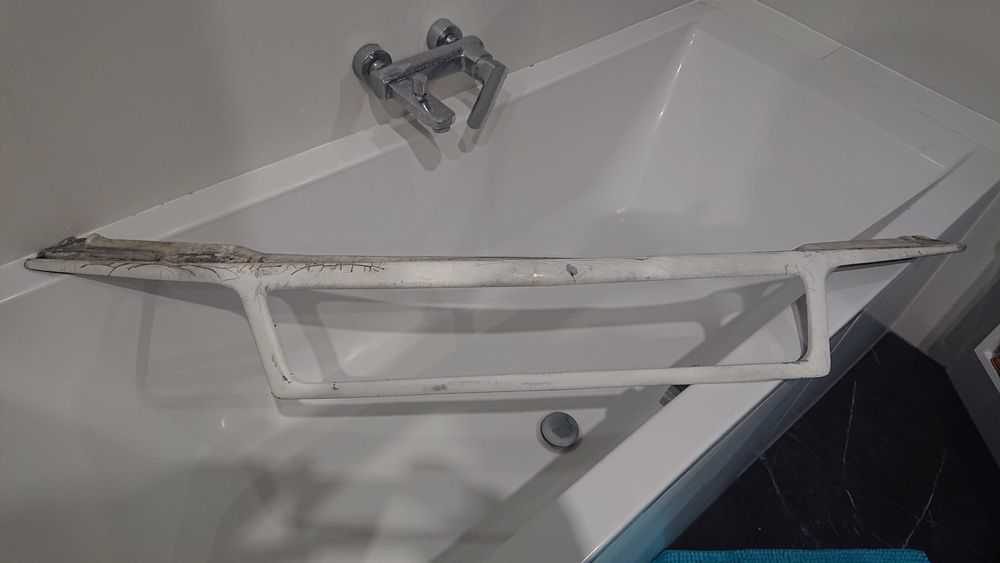 brewka listwa nakładka na grill lampy Audi 100 C3