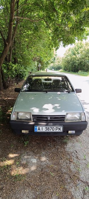 Автомобіль в гарному стані,2002 року випуску.Пробіг рідний без іржі,авто вкладень не потребує.