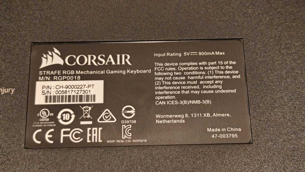 Teclado mecanico Corsair Strafe RGB (layout PT) + Rato Corsair