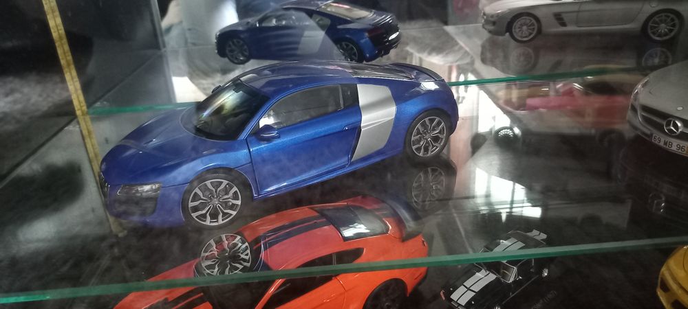 Audi R8 Escala 1/18 kyosho