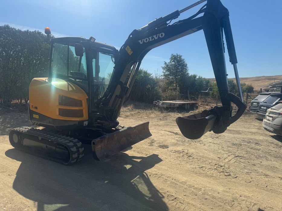 Volvo ECR35D (3.5T), 2018, 3100h, 2 baldes engate rápido, Entrega