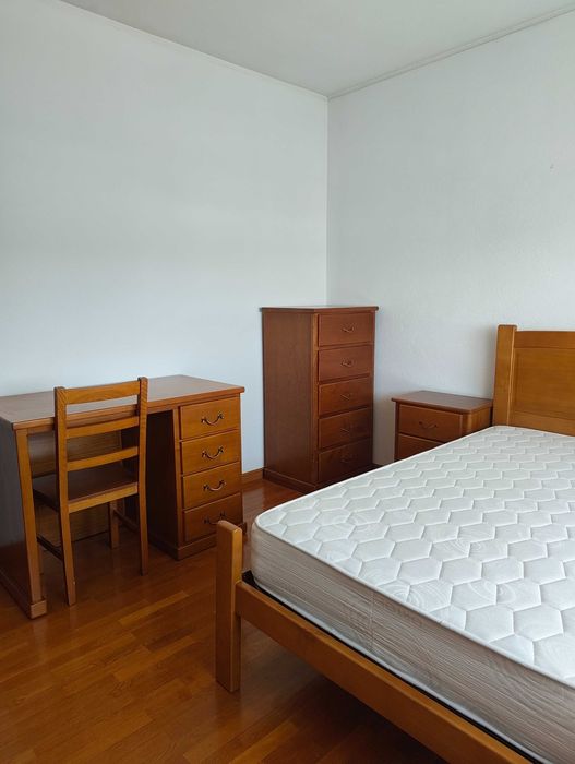 Arrendo quartos a estudantes universitários