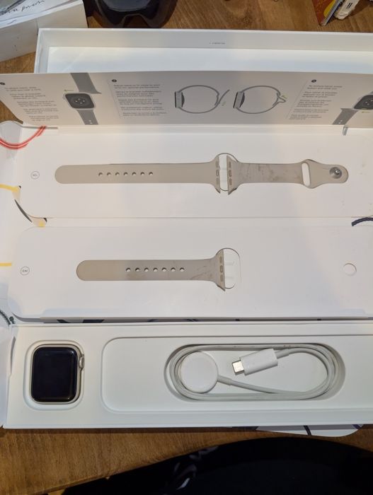 Apple Watch SE 2nd Gen 40mm - Starlight