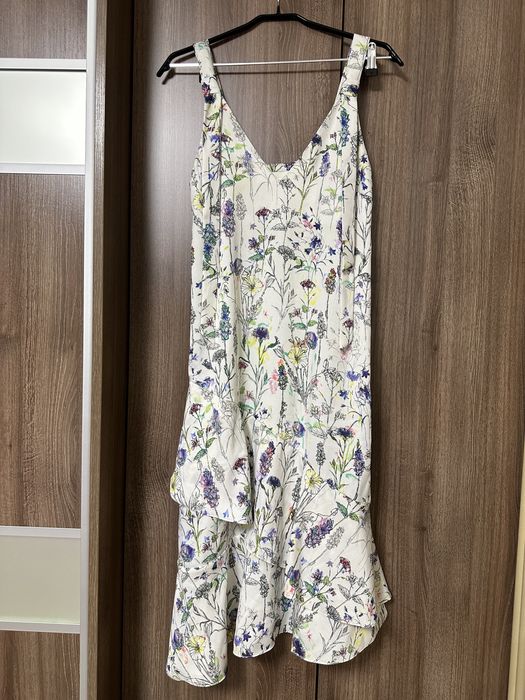Стильна сукня від H&M
