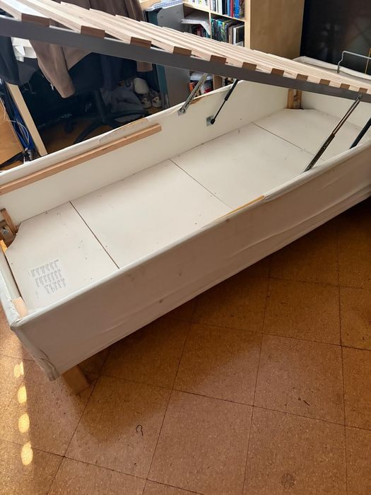 Cama de solteiro IKEA com arrumação (elevatória)