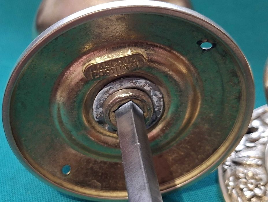 Belo Puxador de porta em latão, anos 70/80