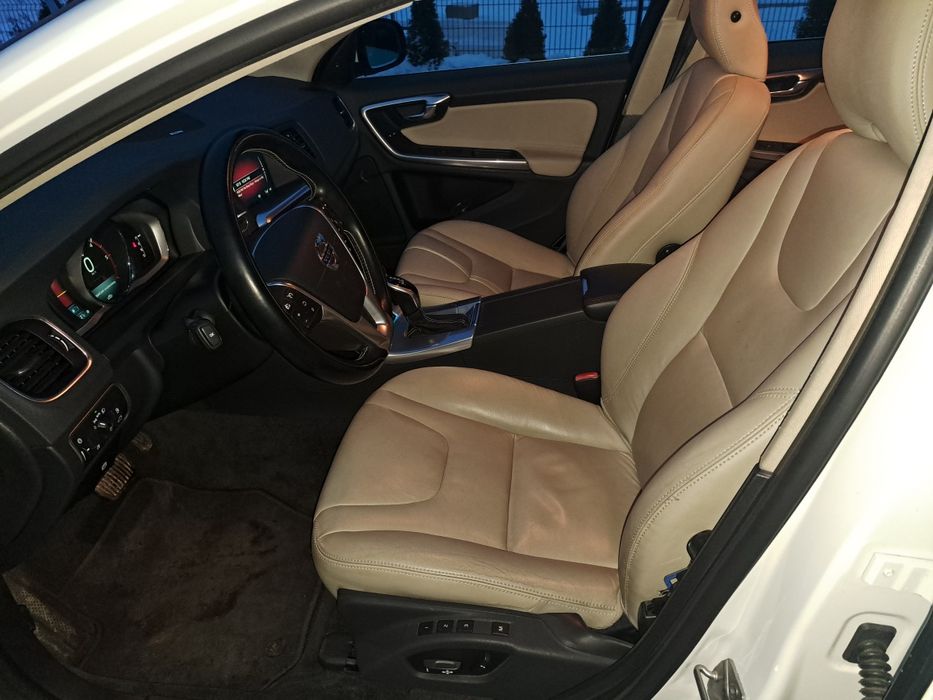 Volvo V60 D6 AWD Plug in Hybrid! Led! Bi-xenon! Navi!