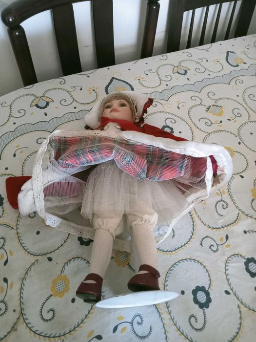 Boneca Antiga Nova com sport em metal