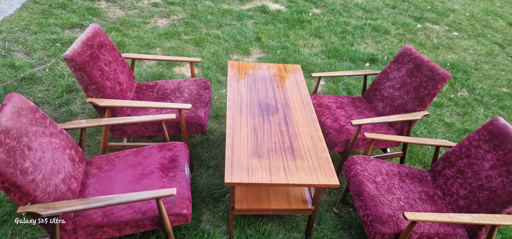 Meble, piękne stylowe fotele i stolik prl