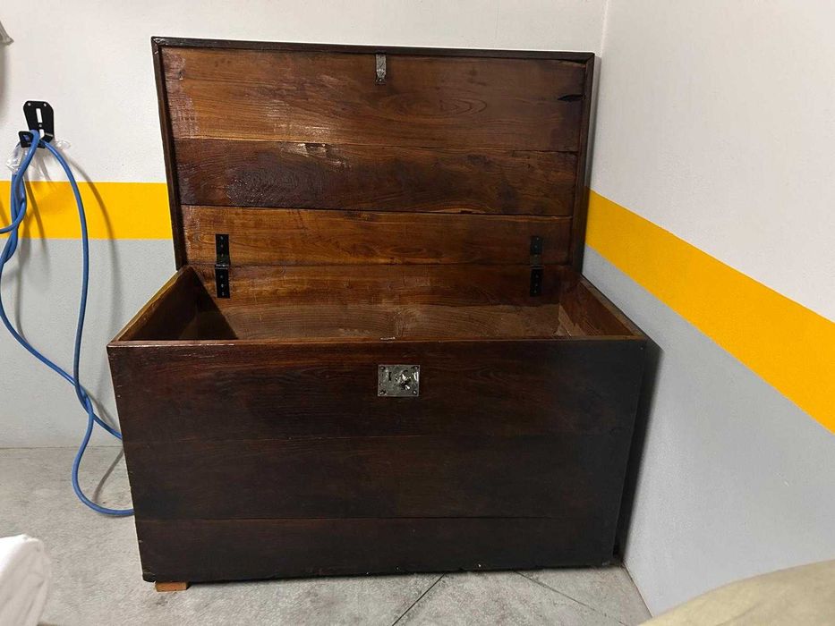 Caixa de madeira antiga