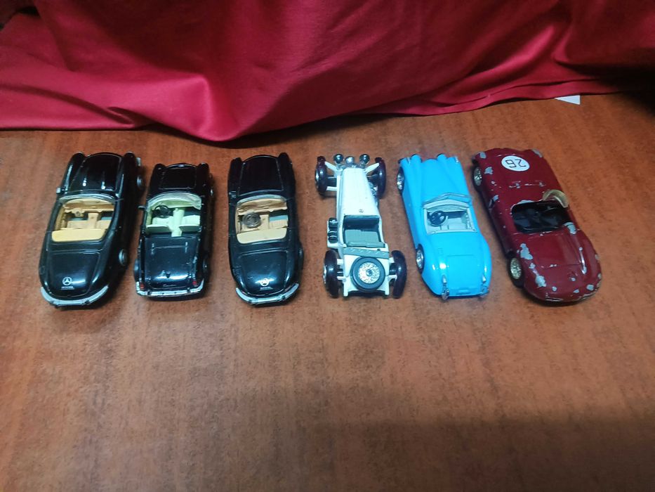 Lote de 6 Miniaturas de Carros Clássicos