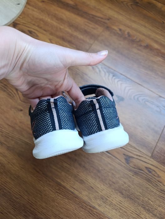 Кросівки на дівчинку