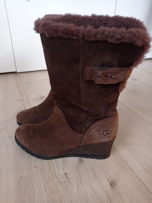 Kozaki na koturnie UGG
