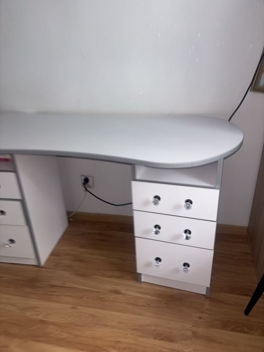 Biurko salon kosmetyczny