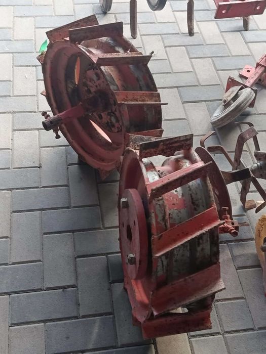 Traktor/dzik Kubota z przyczepką