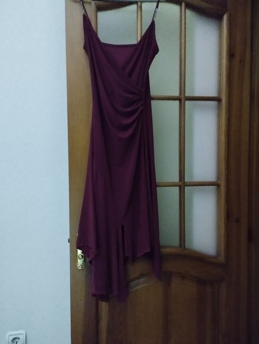 Сукні літні, светри.