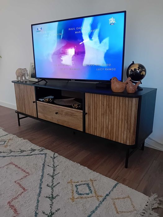 Aparador/móvel tv com portas