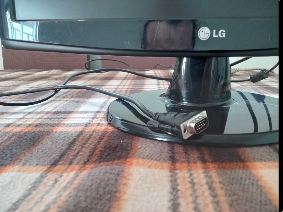 Монітор LG Flatron W1943SE-PF 18.5"