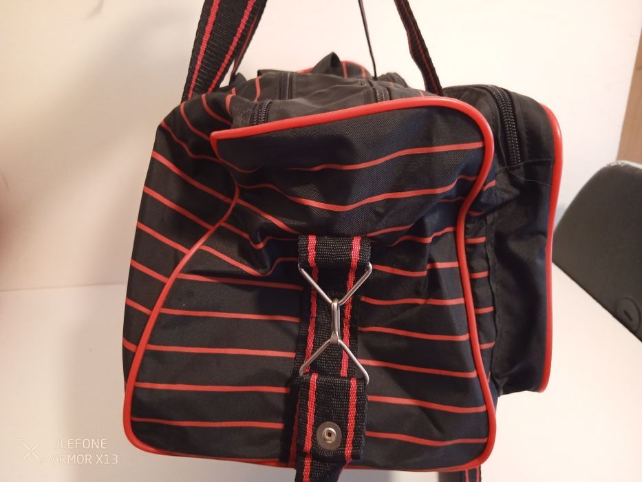 Saco desportivo/viagem Helibel, preto e vermelho