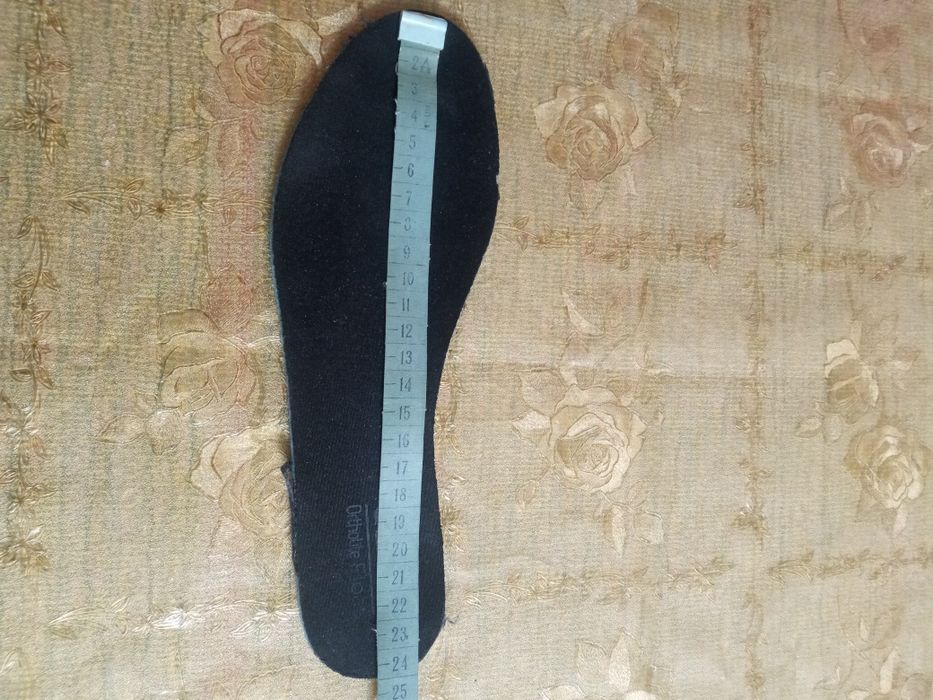 Продам кросівки  замшеві