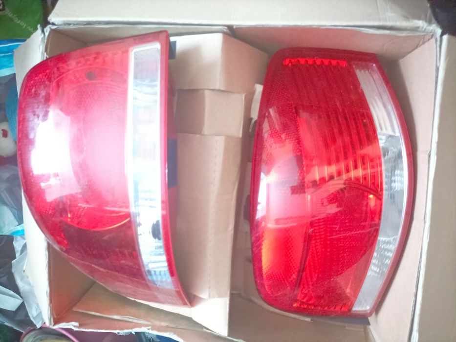 Vendo ópticas Faróis traseiros farolins Audi A 3  ano 2003 bom estado
