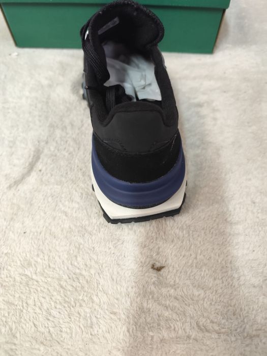 Sapatilhas lacoste disponíveis no tamanho 40 e 46