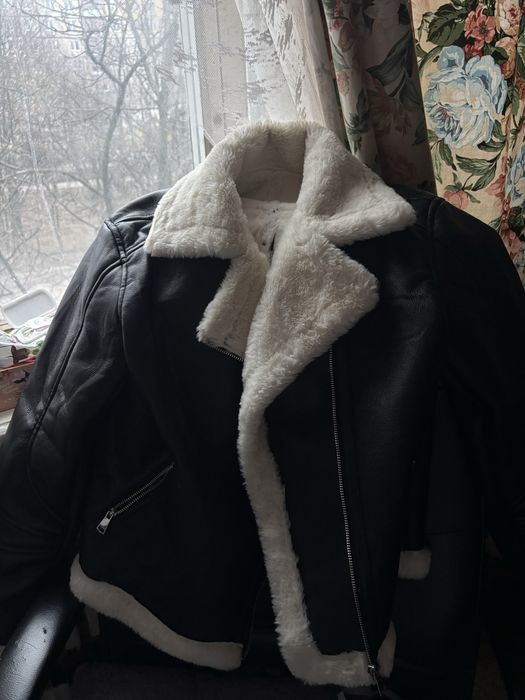 Дубленка с белым мехом.