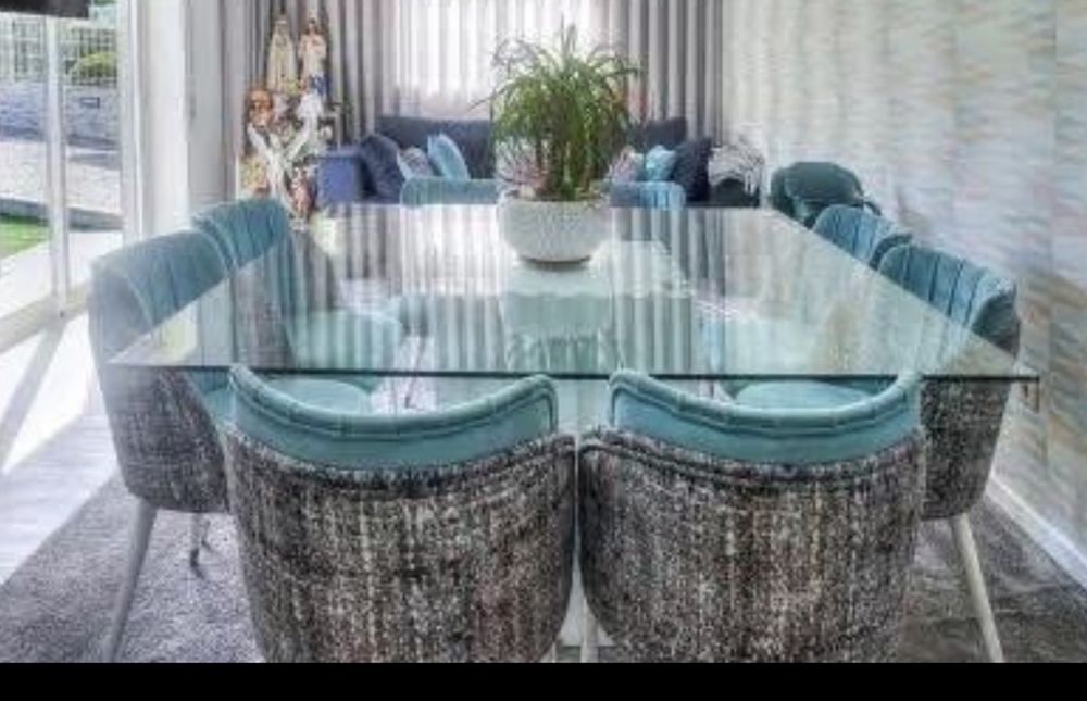 Conjunto mesa e cadeiras