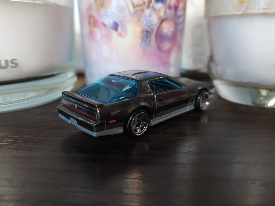 Model auta Pontiac Firebird metalowy firmy HotWhels