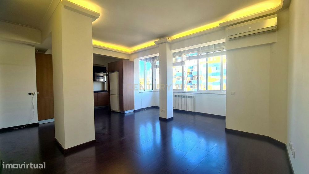 Apartamento Renovado T2 em Santa Clara, Lisboa